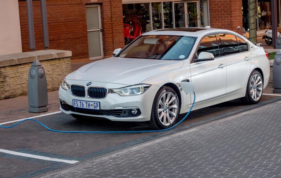  BMW 330e iPerformance (F30) 2017 года  (ZA) (фото 10 из 33)